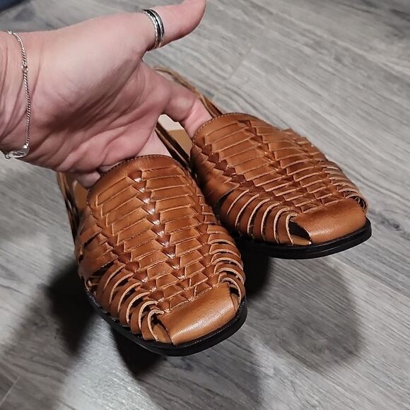 NIB ST JOHNS BAY Lily Sand Leather Huachuca Sandals - Picture 6 of 6